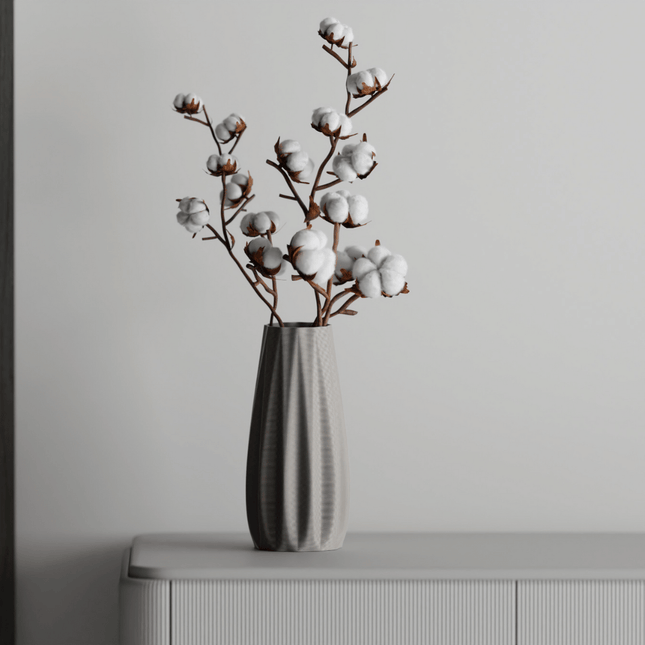 Vanessa – vază înaltă cu textură fină și linii drepte, din colecția Smooth Ribs