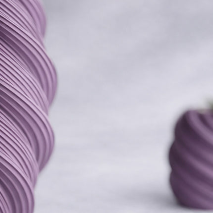 Kalony – ghiveci decorativ cu striații spiralate și formă organică