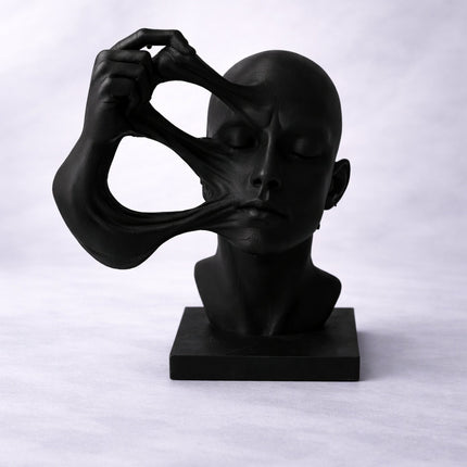 Kira | sculptură a percepției