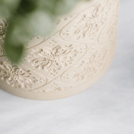Ellaro – ghiveci floral cu model în relief