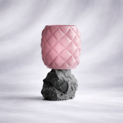 Volana | lampă decorativă sculpturală cu bază de piatră și design matlasat