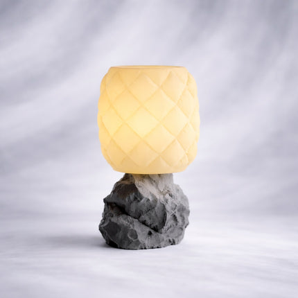 Volana | lampă decorativă sculpturală cu bază de piatră și design matlasat